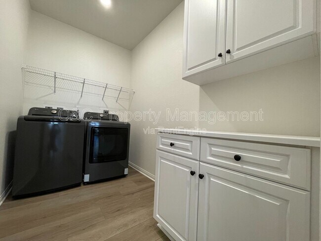 Building Photo - 25803 Sedona Ln