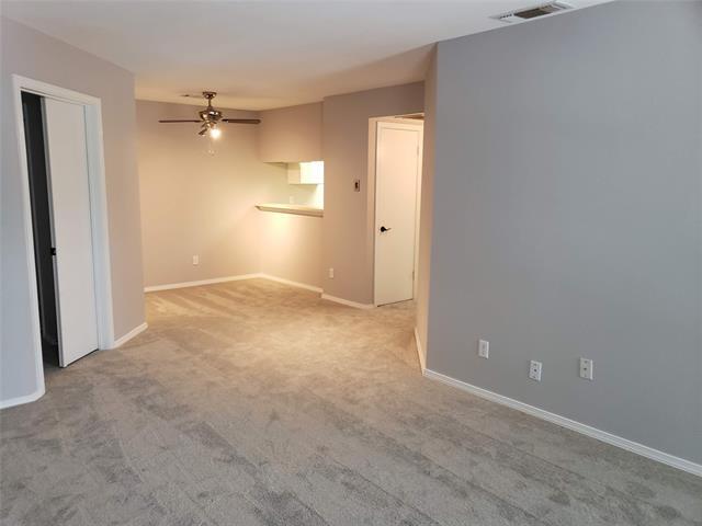 Building Photo - 18333 Roehampton Dr