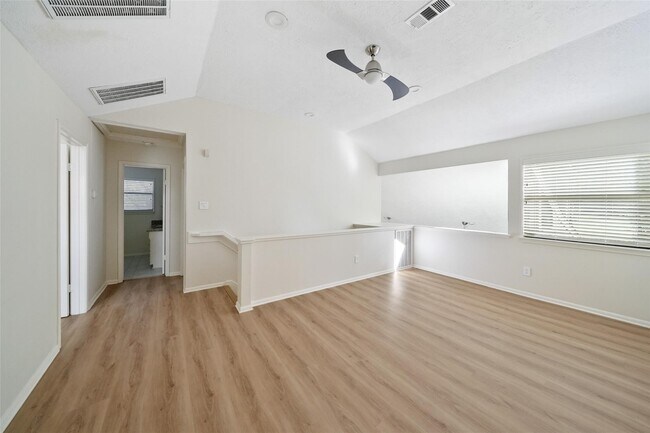 Building Photo - 5 Berrypick Ln