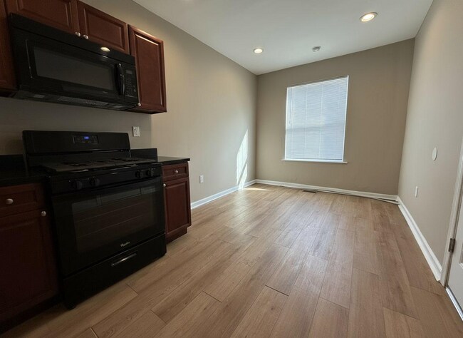 Building Photo - 978 N 45th St