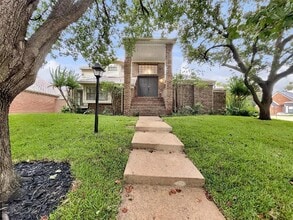 Building Photo - 811 Fawn Valley Dr