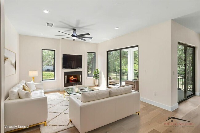 Building Photo - 17207 Oak Cliff Cir