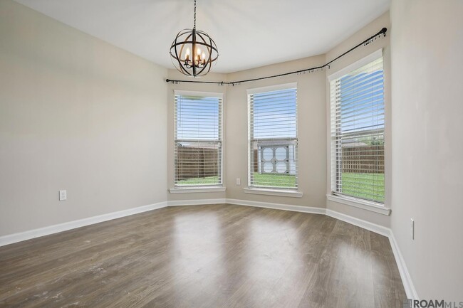 Building Photo - 659 Douglas Andrew Ave