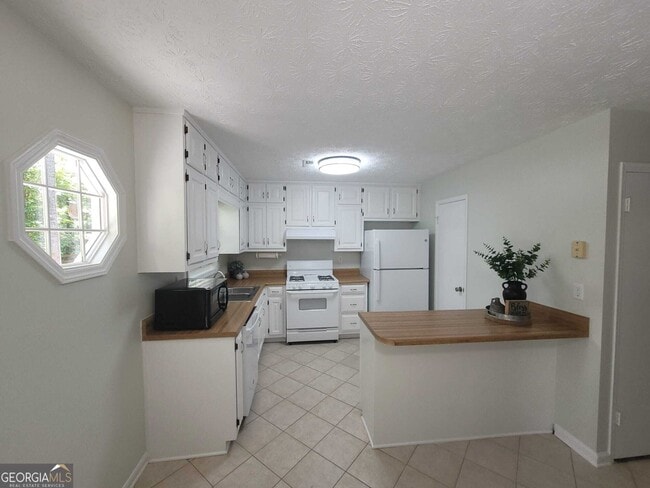 Building Photo - 235 Winona Dr