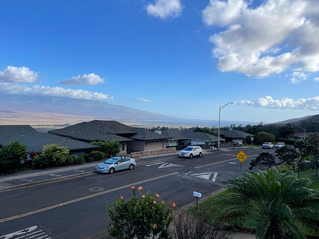 Building Photo - Wailuku Heights Executive Style 3Bed/2Bath...