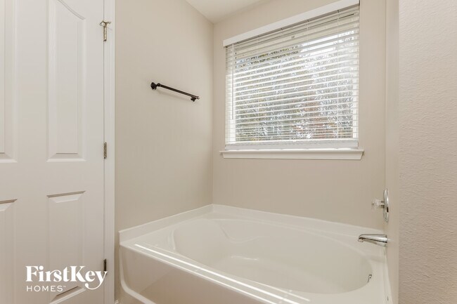 Building Photo - 345 Royal Grey Ct
