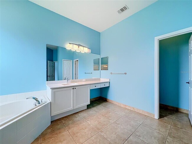 Building Photo - 2947 Majestic Isle Dr