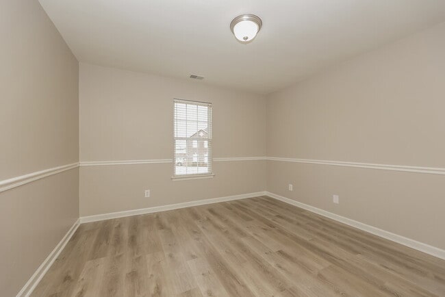 Building Photo - 1500 Saddle View