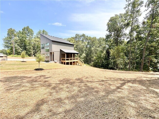 Building Photo - 2 Haslemere Dr