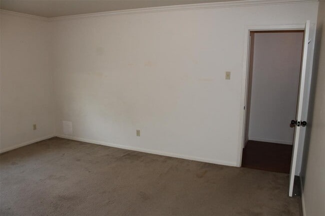 Building Photo - 535 W Prairie Lea St