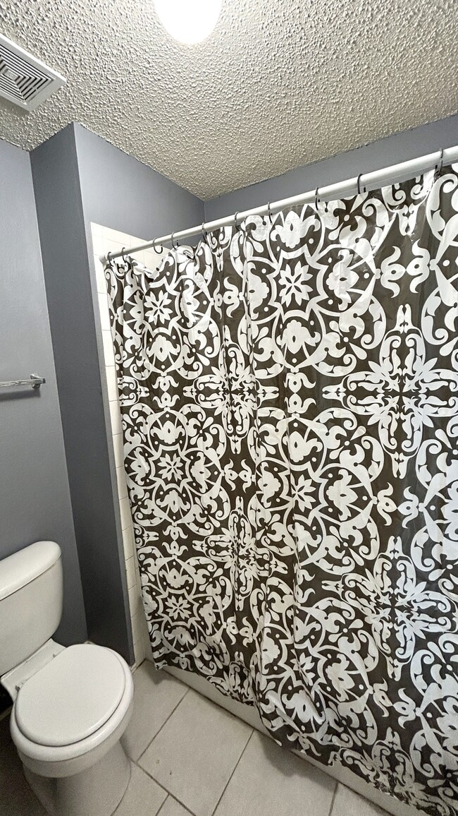 Building Photo - 111 Quail Run Dr