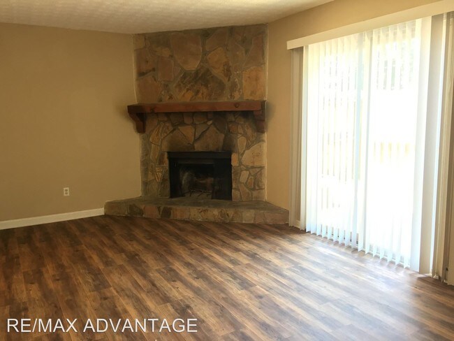 Building Photo - 2488 Robinhood Dr