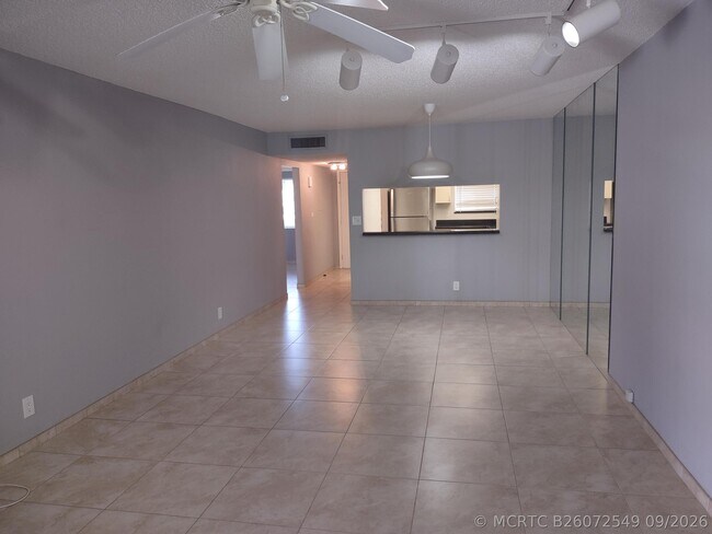 Building Photo - 3212 Strawflower Way