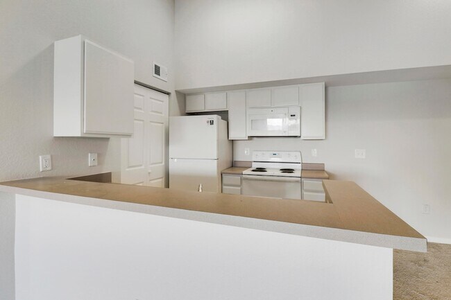 Building Photo - 141 SW Palm Dr