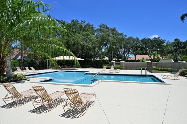 Building Photo - 10651 Buttonwood Lake Dr