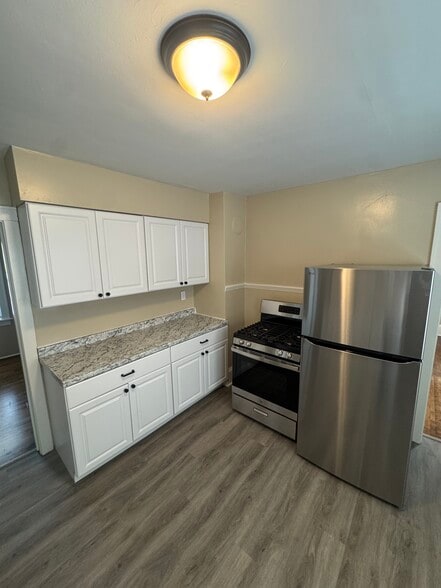 Building Photo - 1601 S 65th St