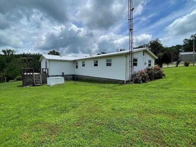 Building Photo - 3 Bedroom 1 Bathroom House Stilwell, OK