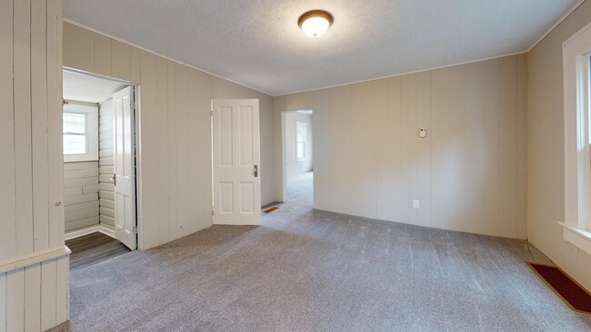 Building Photo - Cudell neighborhood. - 2 bedroom/1 bathroo...