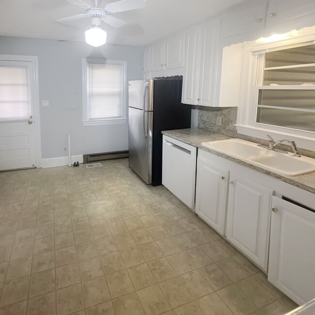 Building Photo - 2803 Jackson Dr