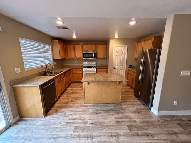 Building Photo - Charming 3 Bed/3Bath/1Car 2-Story Home nestled in this comfortable northwest community in Walnut ...