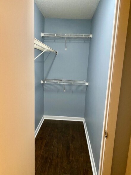 Building Photo - 1431 Collegiate Cir