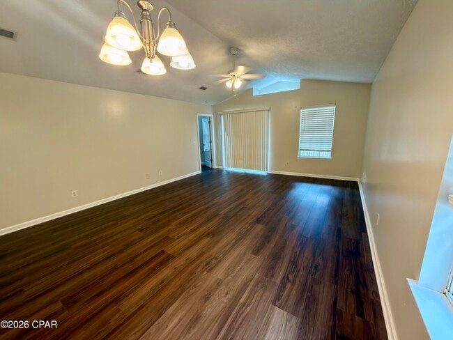 Building Photo - 425 Dolphin Dr
