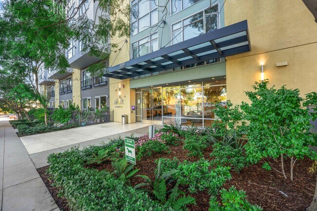 Building Photo - March Move-in Special!!! Downtown Cortez Hill Junior Studio | Pool, Parking & Modern Finishes