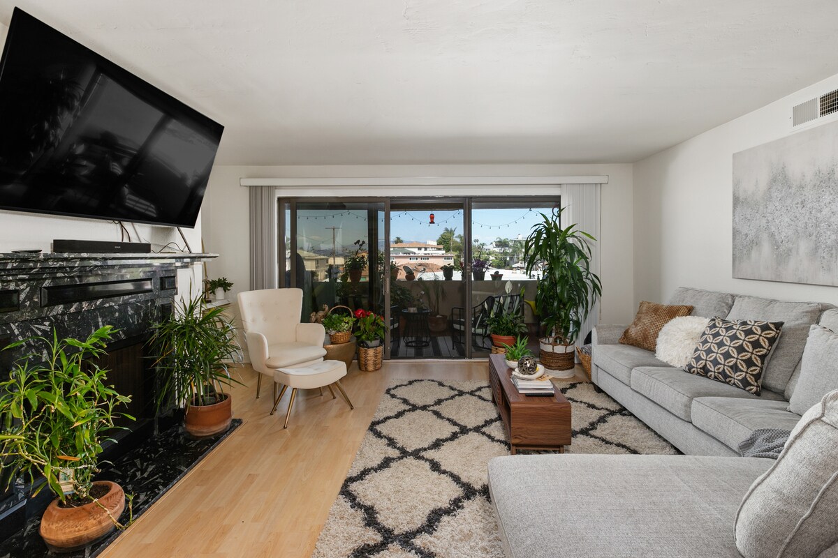 Living room - 184 Date Ave