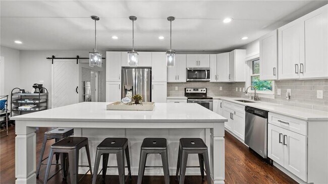 Building Photo - 204 Cold Creek Dr