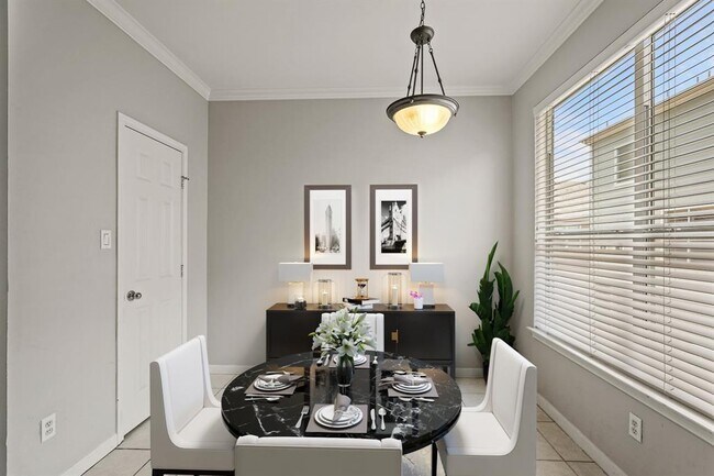 Building Photo - 2124 Gillette St