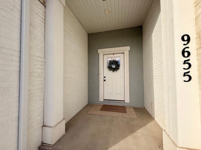 Primary Photo - 9655 N Aaron Ave