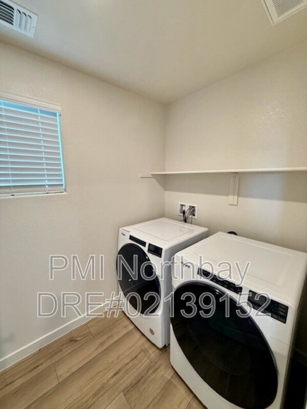 Building Photo - 109 Clownfish St