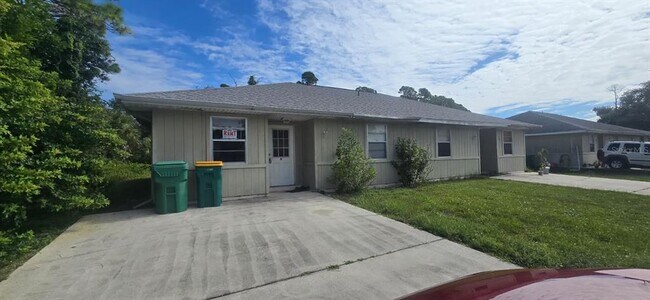 Building Photo - 304 Camillia Ln