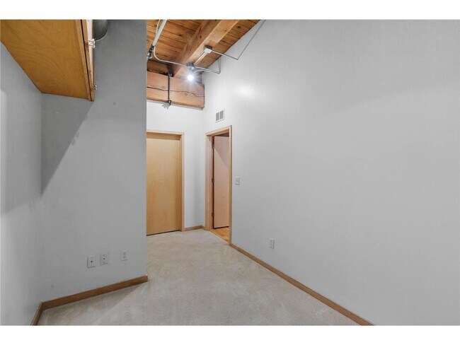 Building Photo - 607 Washington Ave S