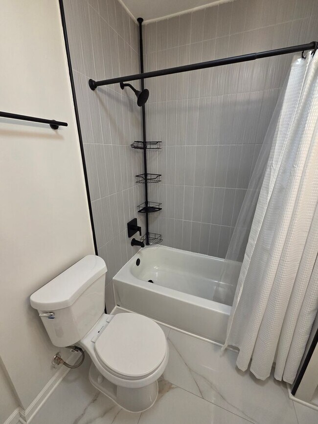 Building Photo - AVAILABLE Immediately!- 3 Bed 2 Bath Single family home!
