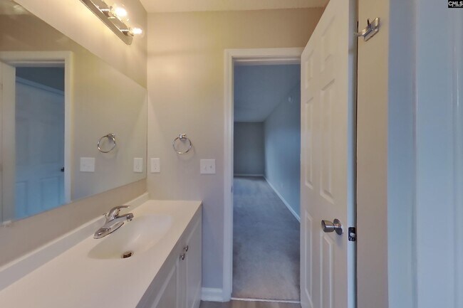 Building Photo - 131 Quiet Grove Dr