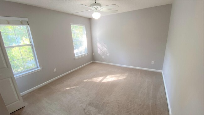 Building Photo - 3216 Castle Ct