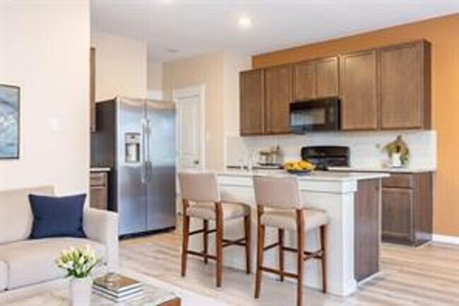 Building Photo - Spacious Condominium