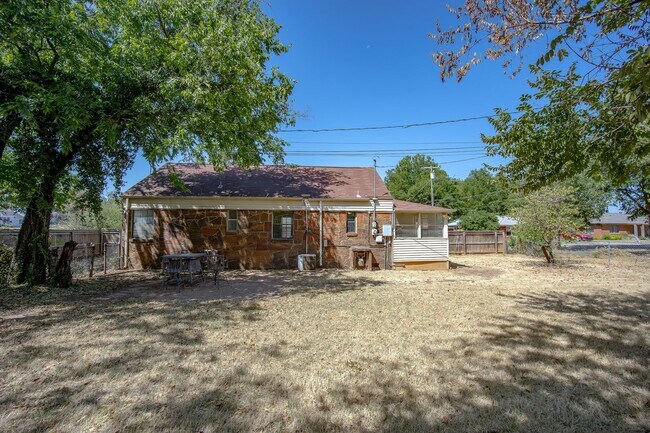 Building Photo - 3708 N Virginia Ave