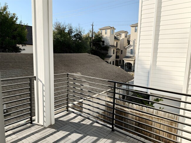 Building Photo - 2115 Detering St