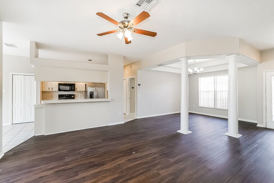 Building Photo - 8712 Cypress Lakes Blvd