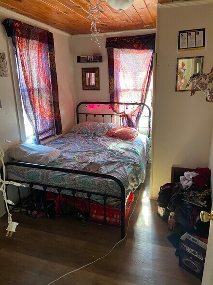 Bedroom 4 - 35 S Chestnut St