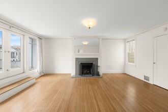 Building Photo - 2128 Bay St