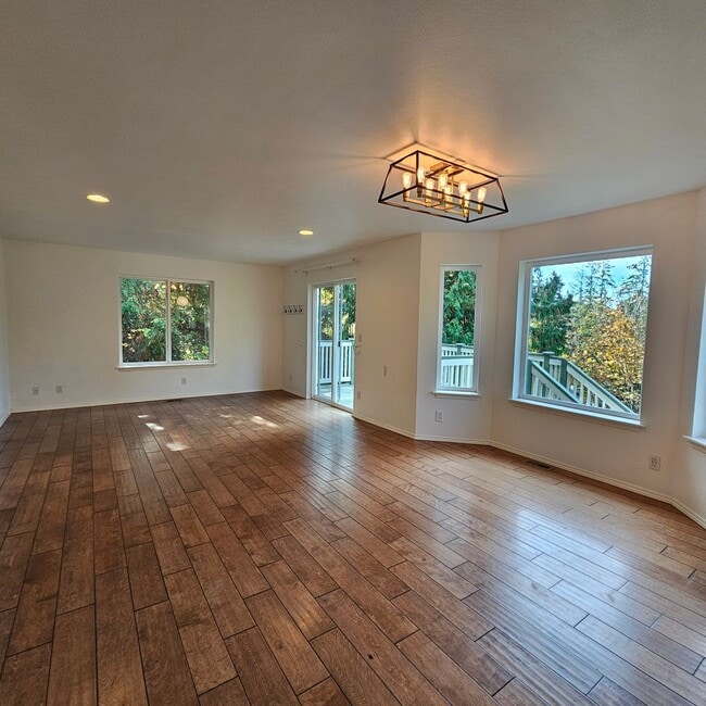 Building Photo - Bright and Stunning 2-Story Home with Dayl...