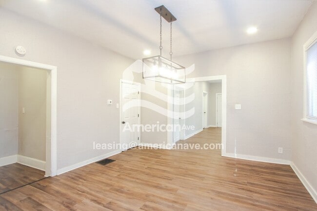 Building Photo - 1732 Draper St