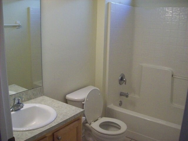 Building Photo - 5025 Hampton Ridge Ave