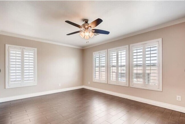 Building Photo - FAMILY FUN AND ENTERTAINMENT CENTRAL