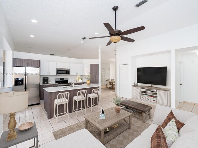 Building Photo - 10815 SW 145th Pl