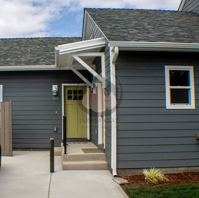 Primary Photo - One Bedroom Duplex in Stayton-Coming avail...