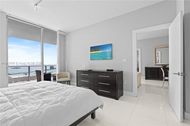 Building Photo - 900 Biscayne Blvd